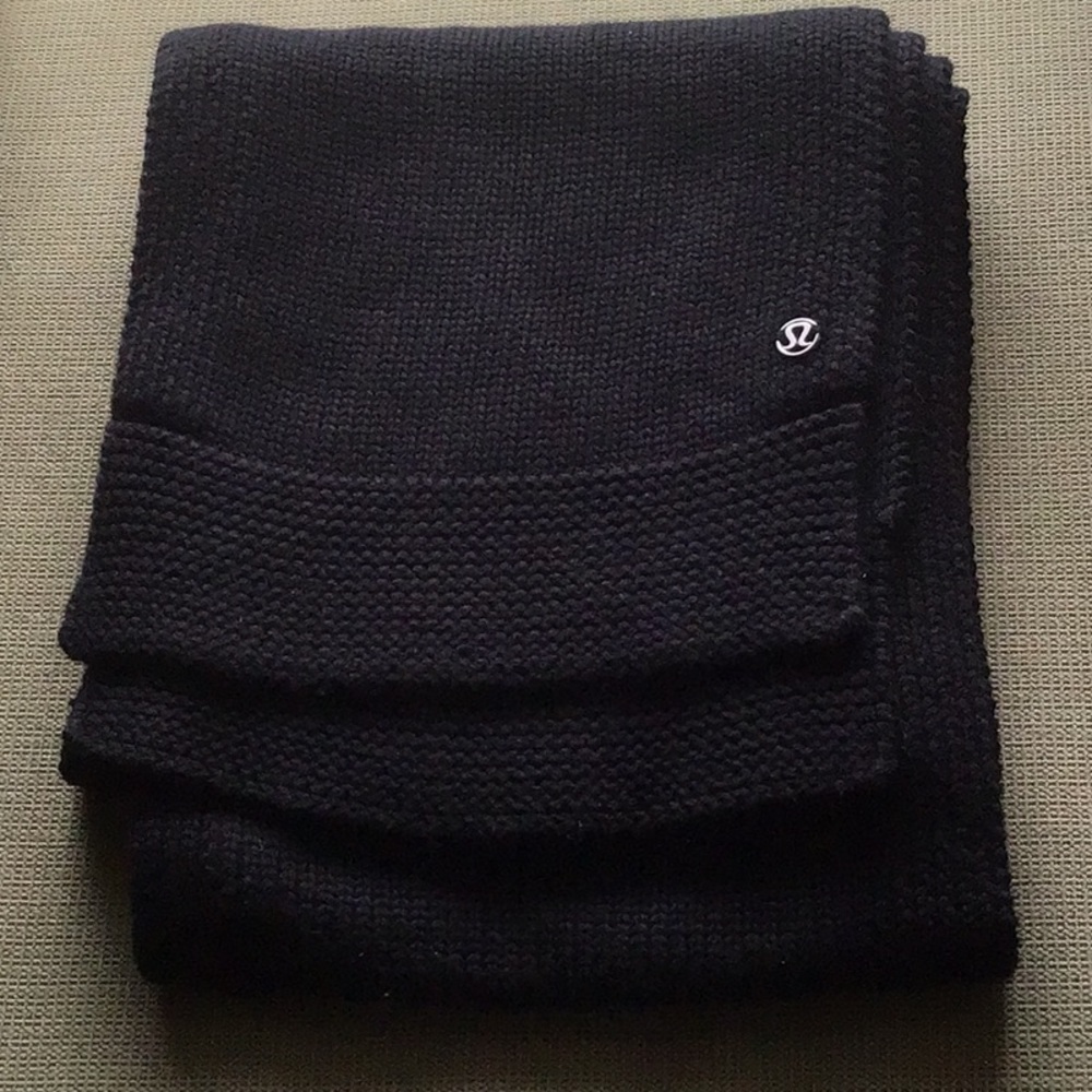 Lululemon Black Knit Scarf
